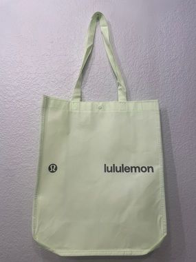 NWOT 2026 Lululemon Athletica key lime green large shopping tote